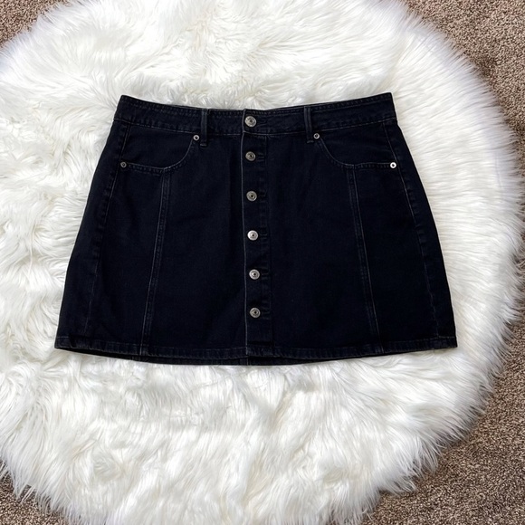 American Eagle Black Button Hi-Rise A-Line Skirt - Picture 2 of 5